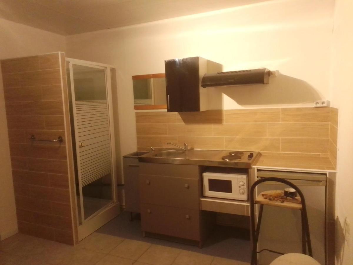 appart hôtel avec jardin Cuers Exterior foto